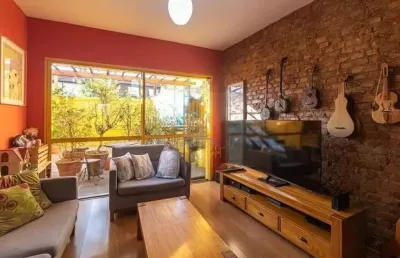 Alto da lapa casa assobradada com 157,91m2 . três dormitórios, dois banheiros e uma vaga.
