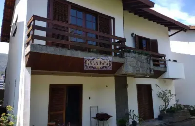 Casa em condomínio fechado com 5 quartos à venda na rua adhemar rizzi lippi, alto, teresópolis, 190 m2 por r$ 775.000