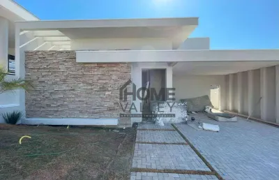 Linda casa térrea com 3 suítes, escritório e piscina, à venda no condomínio vivendas das pitangueiras, valinhos.