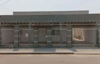 Vendo casa no bairro vista alegre com 3/4 (coxipó cuiabá próximo da policlínica )