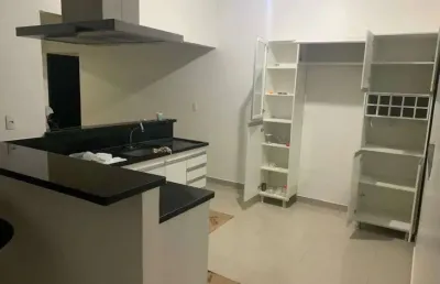 Vendo casa bairro: real parque (próx a avenida dupla, comércios, excelente localização.
