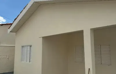 Locação ou venda  casa no cpa 02  com 03 quartos, sendo um suíte