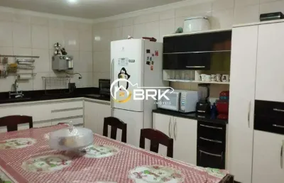 Sobrado frontal a venda com 1 vaga , 3 dormitorios , quintal com churrasqueira