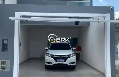 Sobrado de 3 dormitório sendo uma suíte, com piscina churrasqueira, garacem para 2 carros