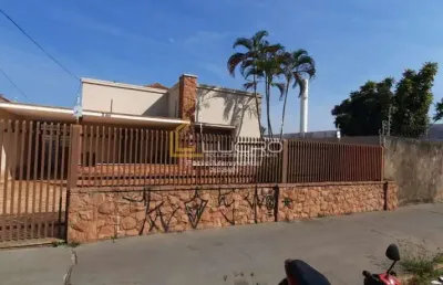 Casa com 3 quartos à venda no Centro, Bauru 