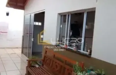 Casa à venda com 250 m², 2 quartos, núcleo residencial presidente geisel, bauru - sp