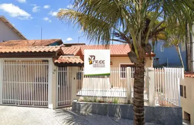 Venda de sobrado no center ville, em arujá/sp, 235m² com 3 suítes, varanda com vista pra cidade, piso inferior com 4 cômodos e 2 vagas. consulte-nos.