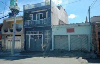Venda de casa sobradada bairro jardim patrícia/itaquaquecetuba com a/c 130m² distribuídos em: parte de cima, são 2 salas, 2 dormitórios. consulte-nos.
