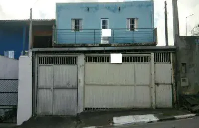 Venda de casa bairro barreto/arujá com 2 casas, uma sala comercial e três salões de aproximadamente 80m² cada. (obra em andamento). local bem reservad