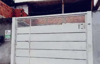 Venda casa localizada no bairro barreto/arujá com 2 dormitórios, sala, cozinha,1 banheiro, quintal na frente e lateral. consulte-nos.