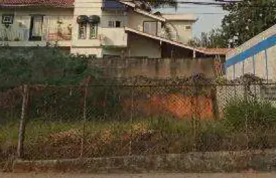 Venda de terreno na vila são joão, em poá/sp, excelente oportunidade de 540m² em 4 lotes de 5x27, pouco aclive e murado com portão. consulte-nos.