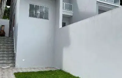 Venda de sobrado no jardim amazonas, em itaquaquecetuba/sp, 70m² com 2 quartos, quintal gramado, churrasqueira e 02 vagas para auto. consulte-nos.