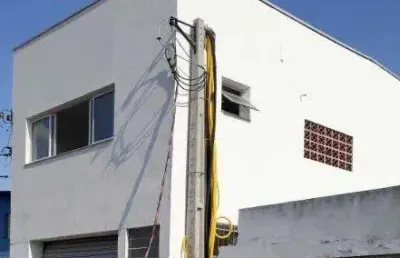 Venda de flats e salão comercial no parque maria helena, em suzano/sp, 250m² com quarto, sala e cozinha e salão térreo, amplo e 02 wc. consulte-nos.