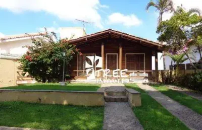 Venda de casa no condomínio arujá country club, 250m² c/ 2 quartos, suíte c/ sacada, salão com churrasqueira e forno de pizza e 4 vagas. consulte-nos.