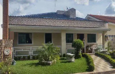 Venda de casa no condomínio arujá country club em arujá/sp, 375m² c/ 4 quartos, sacadas, salão de festa, churrasqueira, piscina e 8 vagas consulte-nos