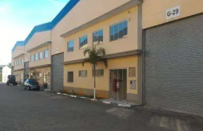 Locação de galpão comercial de 820m², oportunidade com área fabril 640m², escritório 180m², pé direito 8m, banheiros e vestiários. consulte-nos.