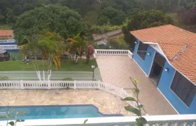 Venda de chácara no jardim arujá, em arujá/sp, 500m² com quartos, cozinha, piscina, churrasqueira, salão de festa e terreno de 2.000m². consulte-nos.