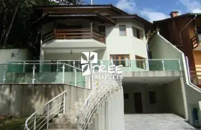 Venda de casa no condomínio arujá country club, em arujá/sp, 262m² com 03 suítes, varanda, 03 salas, lavabo, 03 vagas e churrasqueira. consulte-nos.