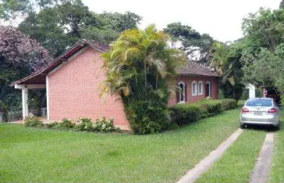 Venda de sítio em nazaré paulista/sp, oportunidade com área total de 28.000m² com casa principal, área com piscina e pequeno riacho. consulte-nos