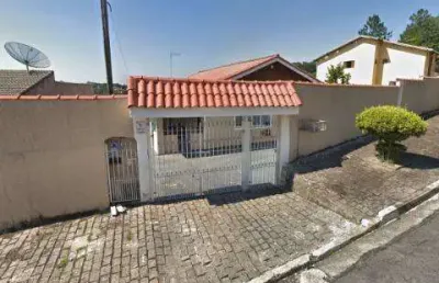 Venda de casa na nossa sra. do carmo, em arujá/sp, 580m² com 02 casas, piscina, churrasqueira, garagem para 12 autos e quintal grande. consulte-nos.