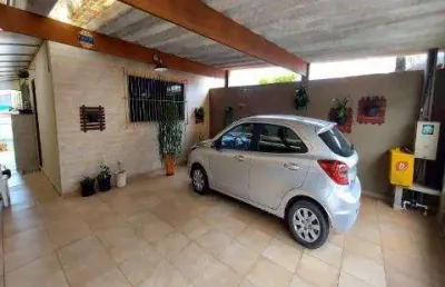 Venda de casa no jordanópolis, em arujá/sp, 129m² com 3 dorm, sala de estar, cozinha, garagem coberta e área de lazer com churrasqueira. consulte-nos.