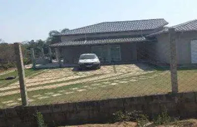 Venda de casa em santa isabel/sp, terreno de 3.120m² e 360m² a/c com 3 suítes, 3 salas, cozinha, quintal com pomar, piscina e 2 vagas. consulte-nos.