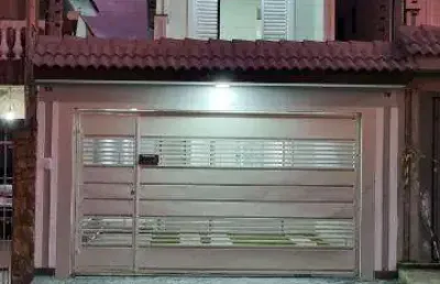 Venda de sobrado novo no jardim planalto, em arujá/sp, 115m² com 3 suítes, sala ampla com led, área gourmet com churrasqueira e 02 vagas. consulte-nos