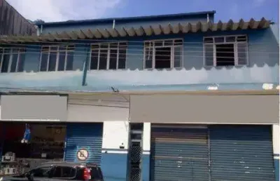 Venda de sobrado comercial no centro de arujá/sp, 510m² em terreno 16x16, 03 andares com 04 salões e 02 apartamentos com quintais. consulte-nos.