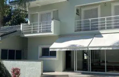 Locação de sobrado, condomínio ibirapitanga, em santa isabel/sp, 1.970m² com 3 suítes. consulte-nos.