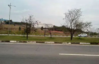 Locação de terreno comercial no condomínio lavorare, em arujá/sp, oportunidade. consulte-nos.