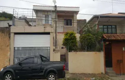 Locação de casa no jardim planalto, em arujá/sp, 160m² com 03 dormitórios, suíte, sala, varanda, cozinha e garagem coberta para 01 auto. consulte-nos.