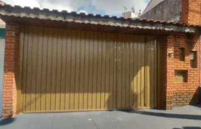 Venda de casa térrea no jordanópolis, em arujá/sp, 330m² com 03 quartos, suíte, quintal com piscina e garagem coberta para 02 autos. consulte-nos.