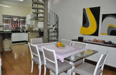 Ótimo sobrado, com ponto comercial disponível para venda no centro - cananéia - litoral sul de sp