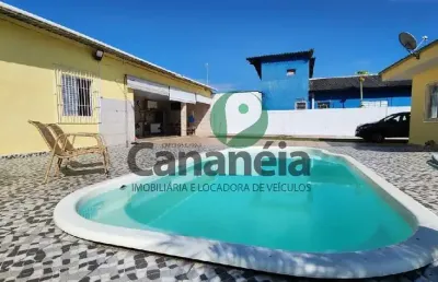 Casa com piscina para venda no bairro carijó - cananéia-sp