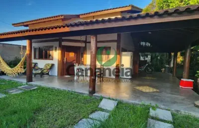 Casa para locação fixa com 4 dormitórios (1 suíte) no carijó - cananéia-sp