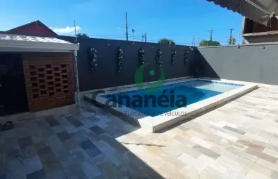 Sobrado em excelente localização para venda com 3 dormitórios (1 suíte) no centro de cananéia-sp