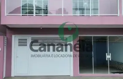 Casa nova para locação fixa anual  com 3 dormitórios (1 suíte) no centro de cananéia sp
