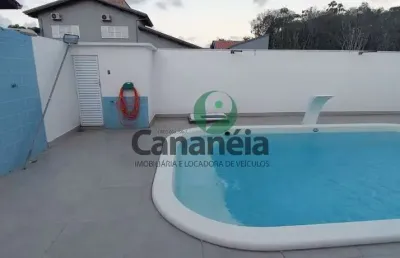 Imperdível: casa à venda em cananéia-sp, no bairro retiro das caravelas, 3 (dormitórios) sendo 1 suíte, 3 banheiros,  e 300m² de área construída.
