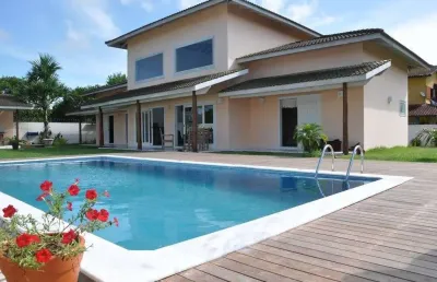 3 suítes com piscina para venda no retiro das caravelas em cananéia/sp