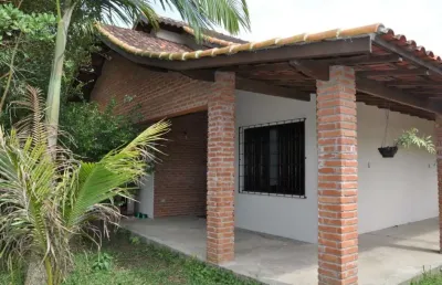 3 dormitórios (1 suíte) no retiro das caravelas em cananéia/sp
