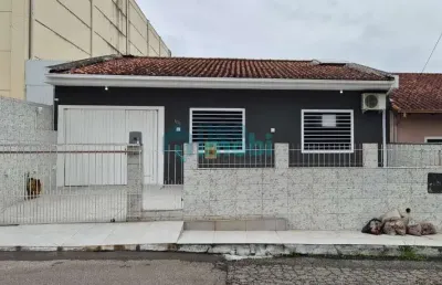 Casa a venda, 2 dormitórios sendo 1 suíte, 3 vagas, mobiliado, forquilhas, são josé/sc