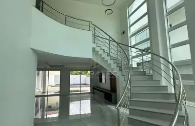Casa em condomínio em balneário camboriú, 5 suites terreno de 500m² e área construída de 400,48m², , closet, hidromassagem, 03 vagas, terraço gourmet