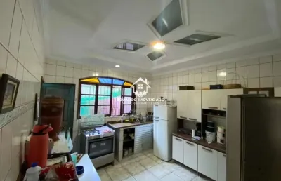 Casa (casa padrão) para venda, 2 dorm(s), 1 suite(s), 4 vaga(s), 180 m²
