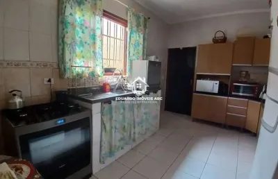 Casa (casa padrão) para venda, 3 dorm(s), 2 suite(s), 5 vaga(s), 135 m²