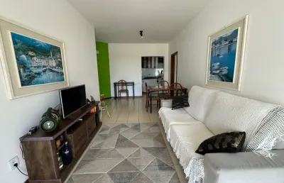 Apartamento com 02 dormitórios ,apenas 100 metros do mar.