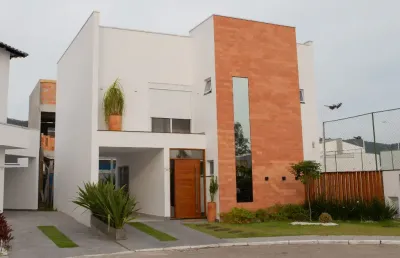 Casas em condomínio fechado com infraestrutura completa