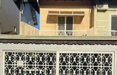 Sobrado no canto do forte com 3 dormitórios sendo 1 suíte sala; sacada :cozinha banheiro social cozinha lavabo; 2 vagas de garagem  quintal nos fundos