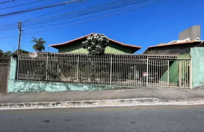 Casa para vender com 03 quartos 02 suítes no bairro centro em contagem