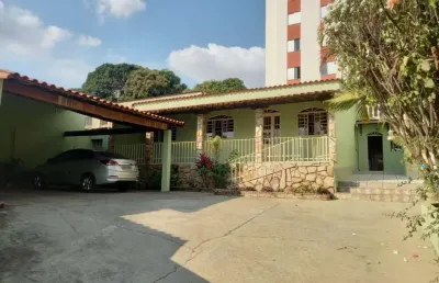 Três casas no mesmo lote no bairro água branca em contagem