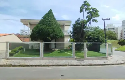 Casa com 4 quartos à venda na rua colômbia, 301, floresta, joinville, 214 m2 por r$ 1.200.000